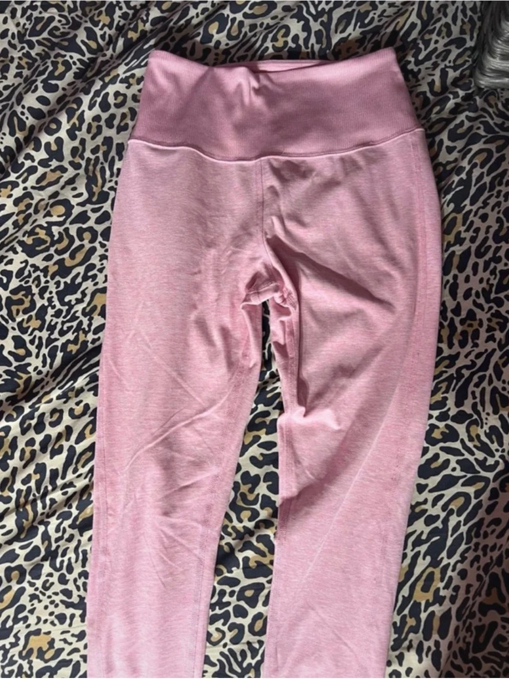 ALO Yoga small pink
